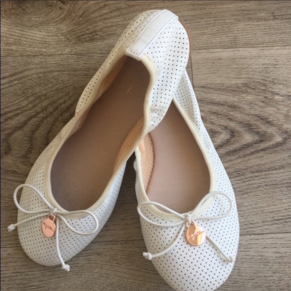Ruby and bloom winter white perforated ballet flats/gorgeous rose gold tassel 2